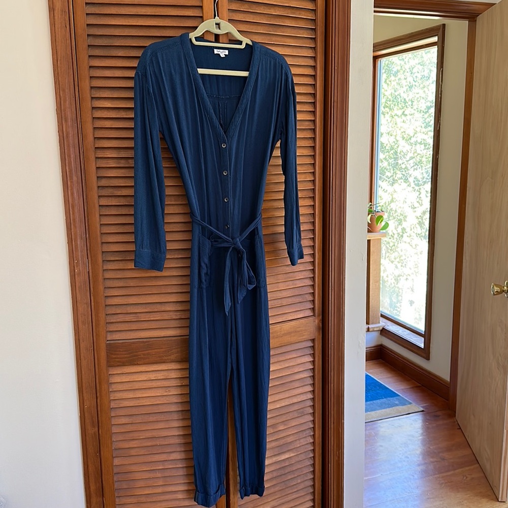 Super comfy Splendid indigo blue jumpsuit only worn once